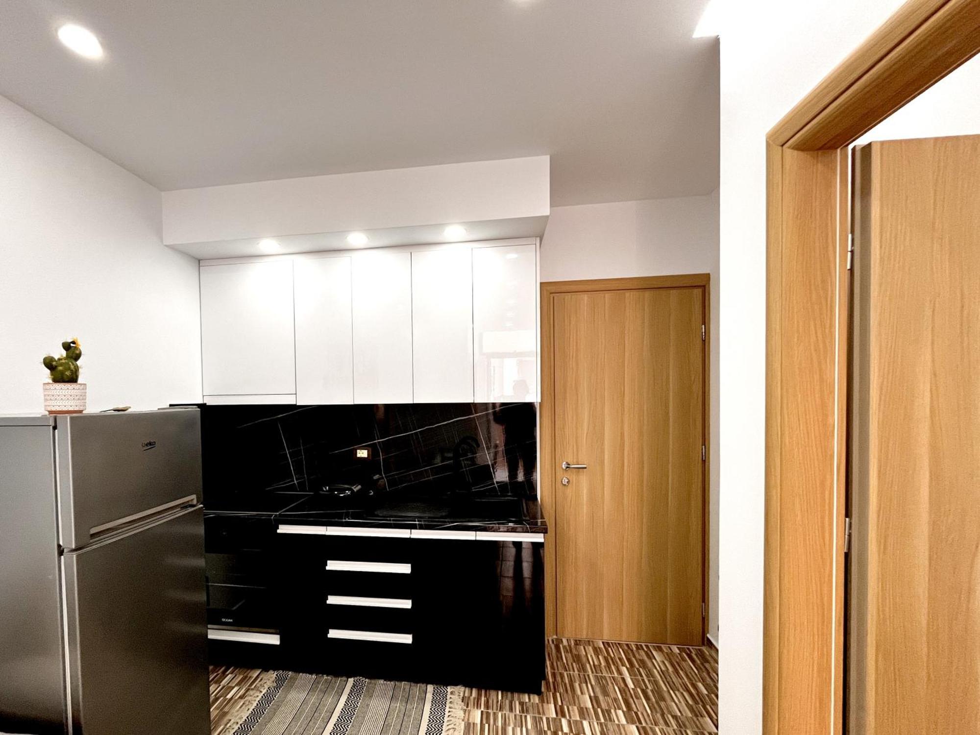 Kam Apartments In The City Center Vlorë Exterior foto